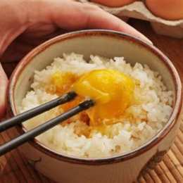 ăn trứng gà sống có đẹp da không