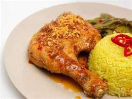ảnh chụp màn hình bài đánh giá về cơm gà sốt đa nhân cách
