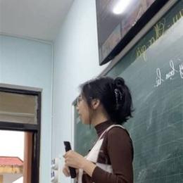 hướng dẫn em gái dâm đãng ăn chuối