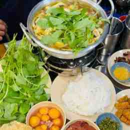 lẩu gà dã chiến nguyễn thị thập