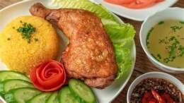 tính năng nổi bật cơm gà da giòn phan xích long